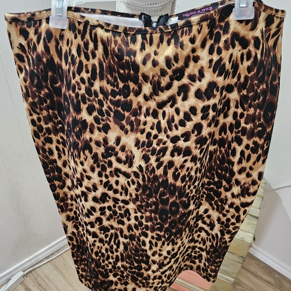 Leopord Skirt - Picture 1 of 3